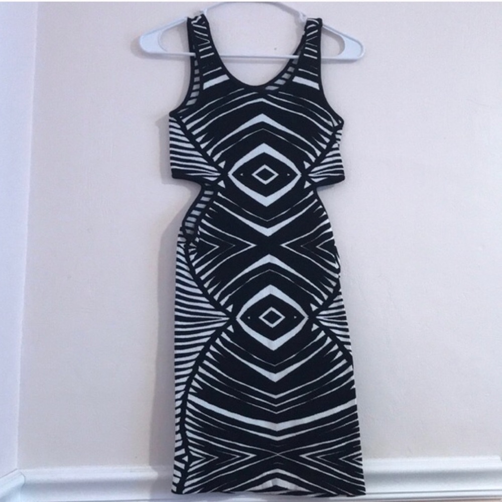 Black/white dress